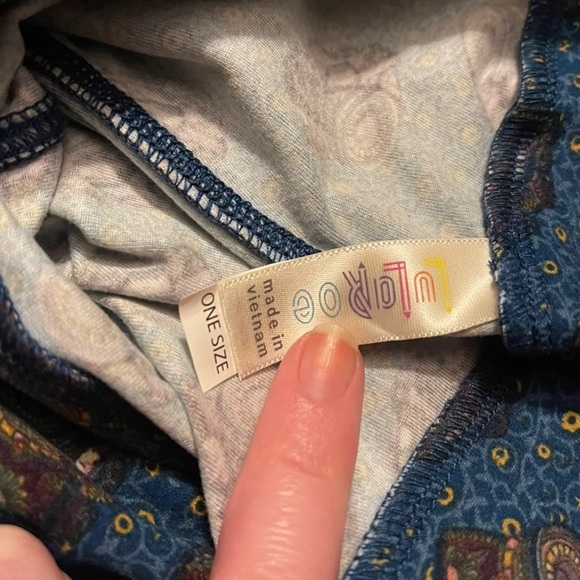 Lularoe camera leggings os - Picture 4 of 4